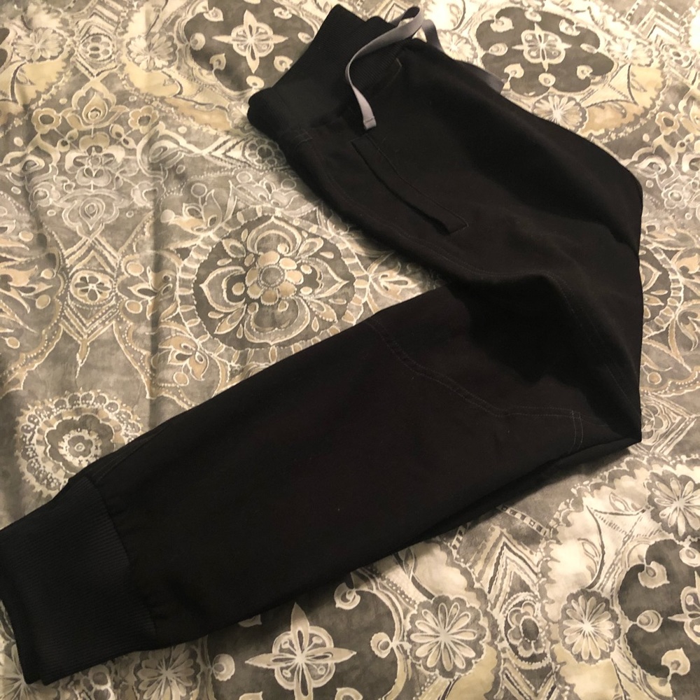 Jogger Figs scrub bottom in black